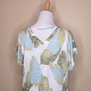 NWOT, lightweight knit shirt, size M, from a smoke free & pet free home!